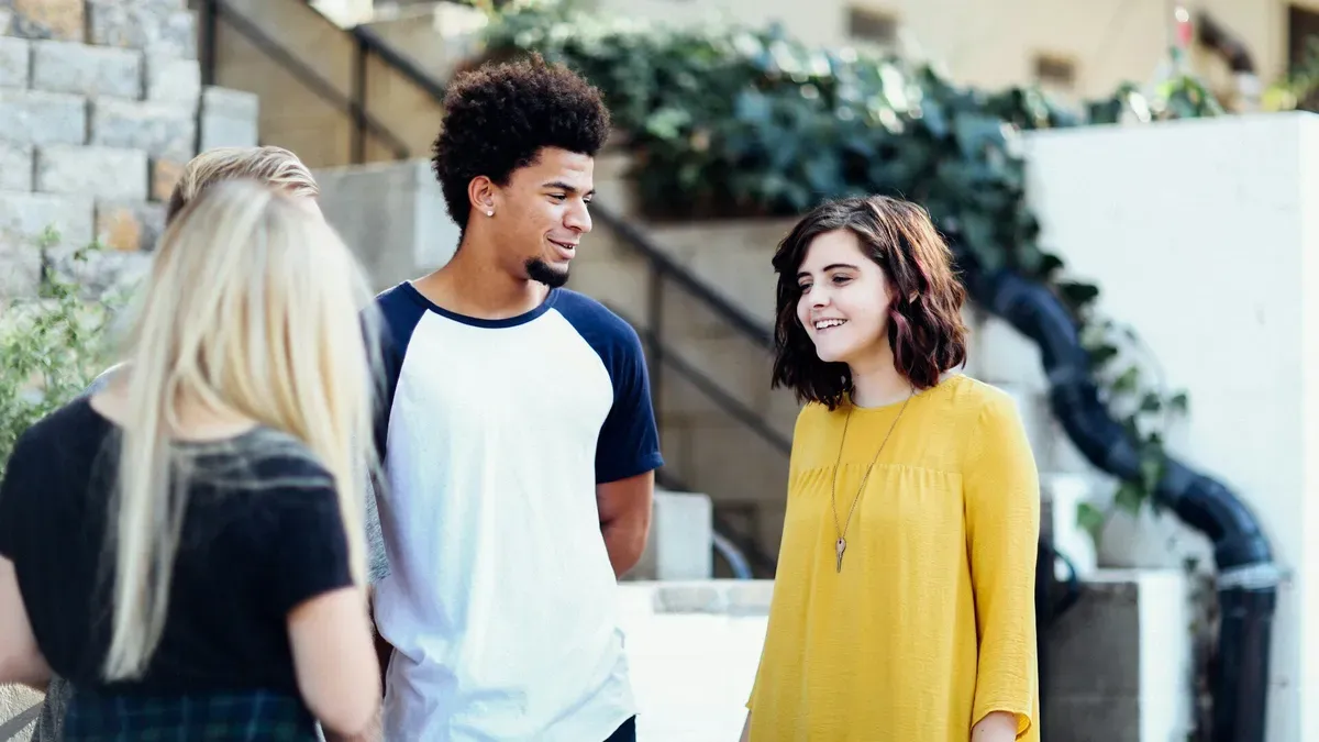 Relações de Amizade: Como Influenciam Decisões de Grupo