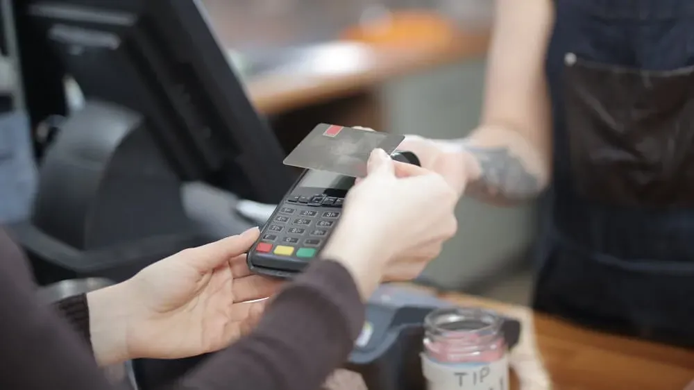 Consumidores confiam mais em amigos do que em publicidade, aponta pesquisa