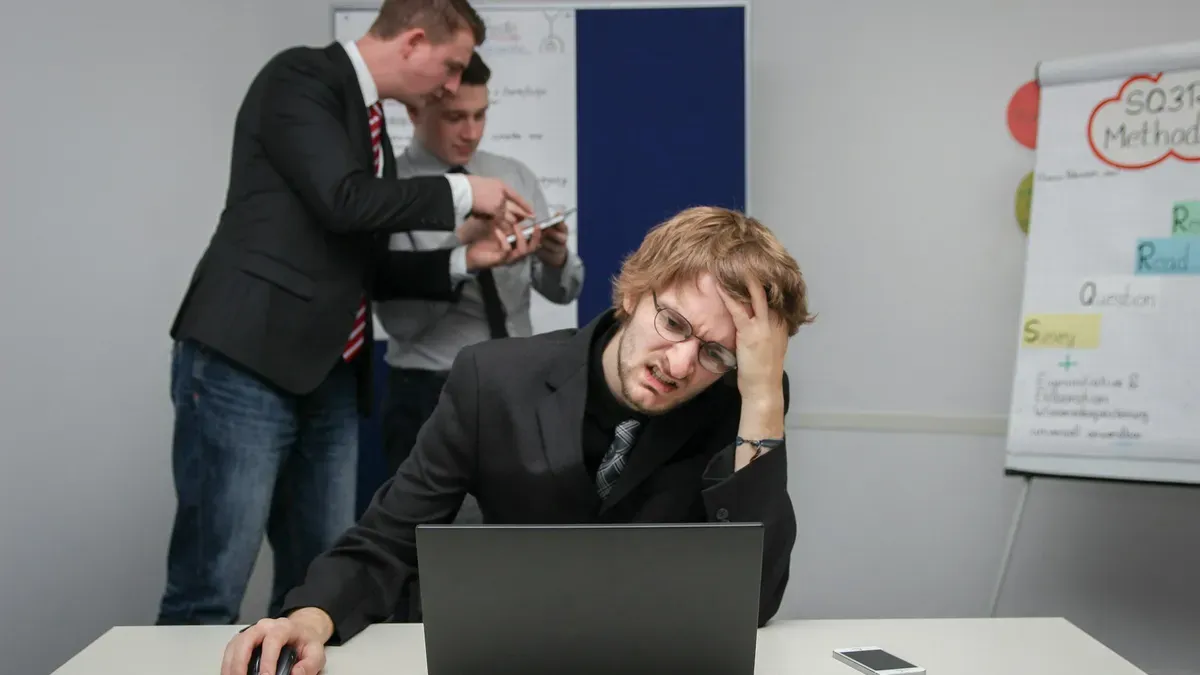 Histeria vs. Ação Produtiva: A Resposta Certo em Momentos de Crise