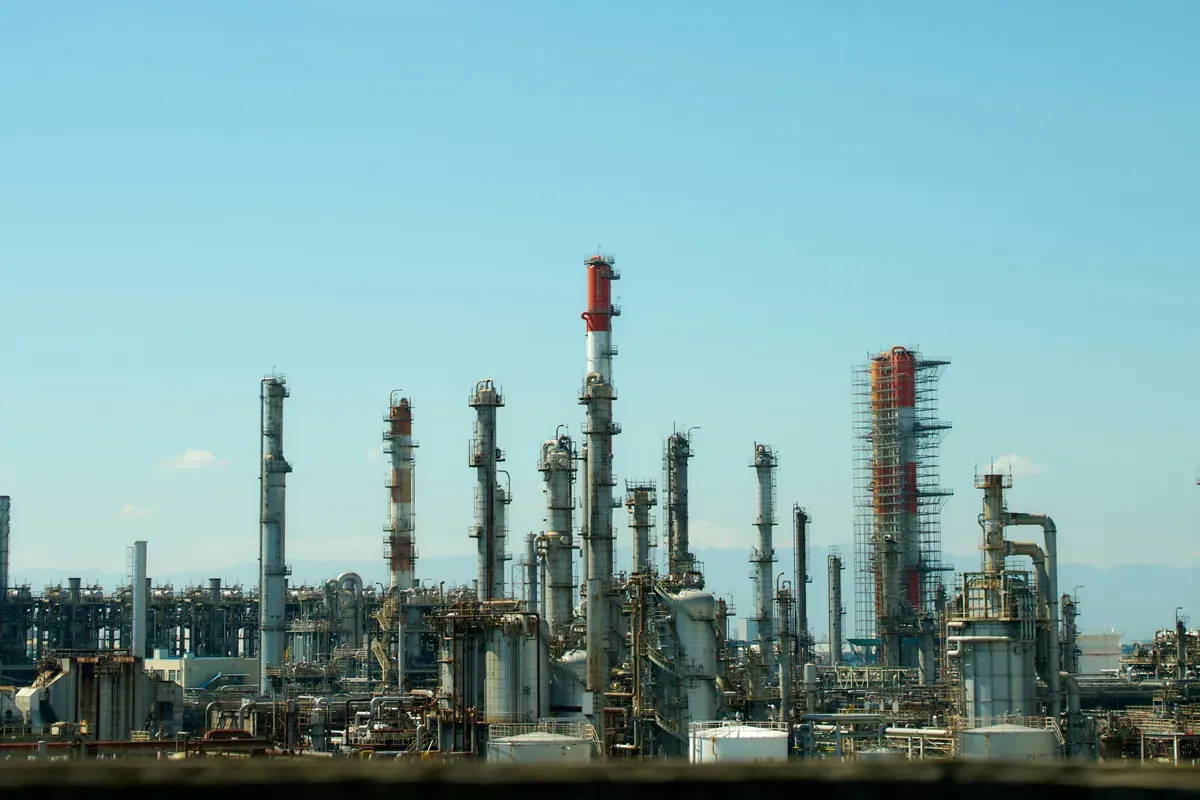 O Impacto da Crise do Petróleo na Indústria: Aprendizados e Adaptações