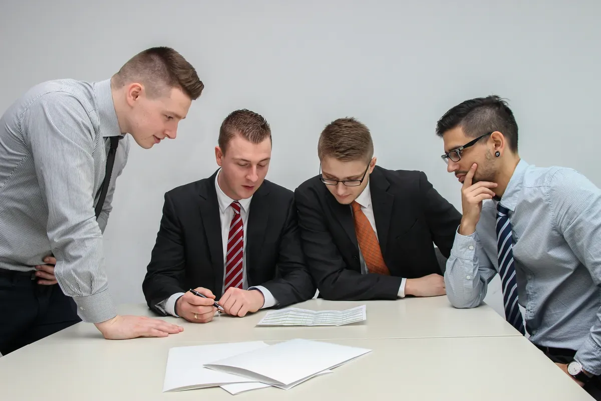 Influência e Expectativas: O Papel Crucial das Partes Interessadas