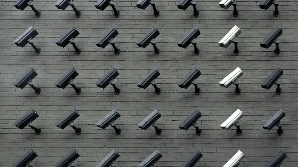 Vigilância a Céu Aberto: Impactos na Sociedade Atual