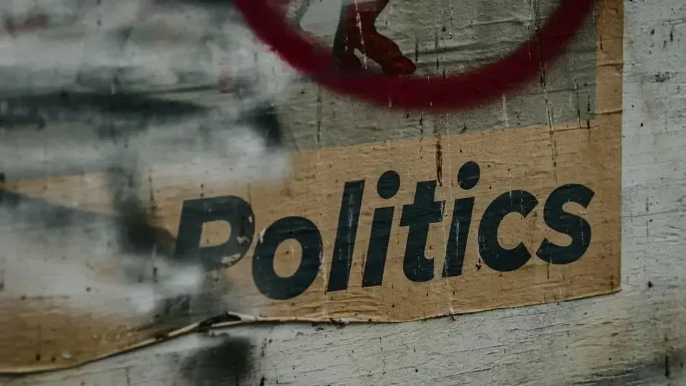 A Filosofia Política de Foucault: Uma Análise Prática