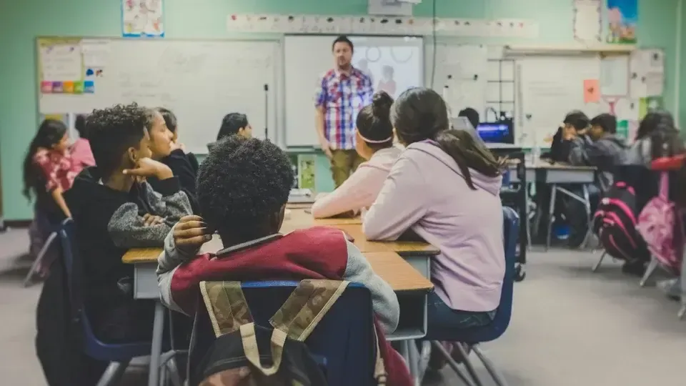 O olhar crítico sobre a escola: reflexões para pais e educadores