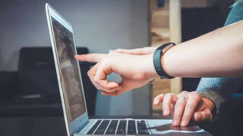 Como dar feedback de desempenho eficaz: dicas de inteligência emocional