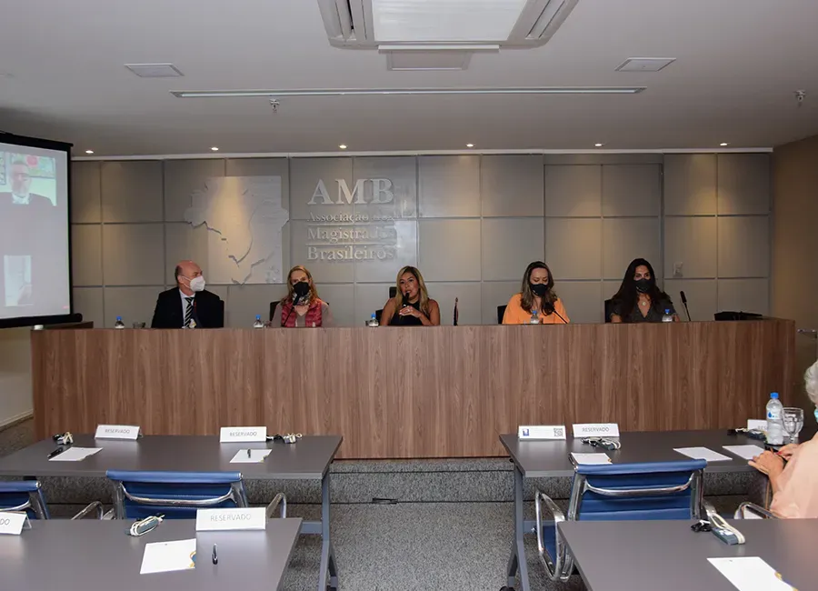 Nós por elas: juízas afegãs realizam seminário sobre o Sistema de Justiça do Afeganistão