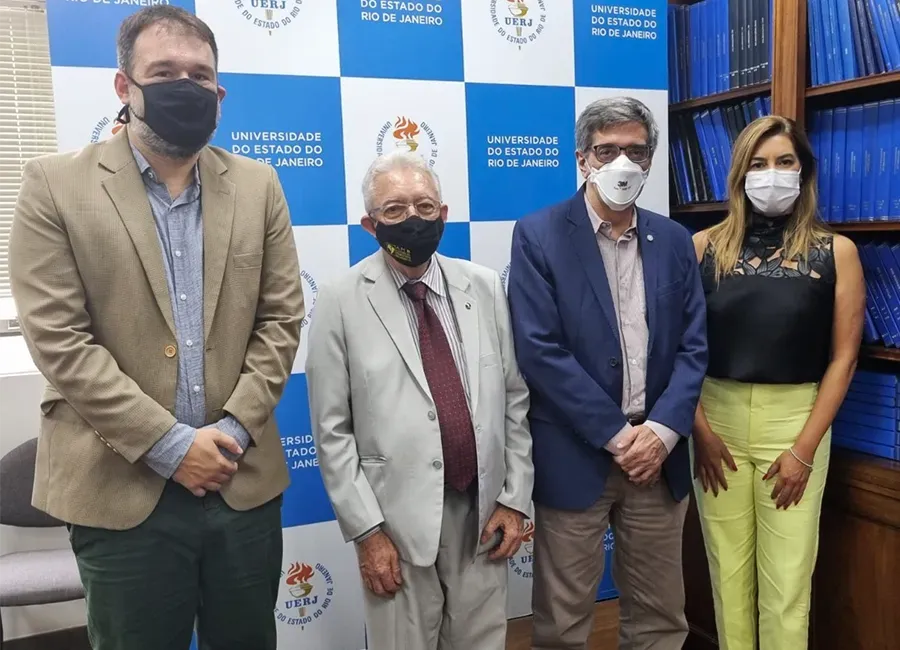 Marco acadêmico: AMB e UERJ assinam convênio histórico para oferecer mestrado profissional