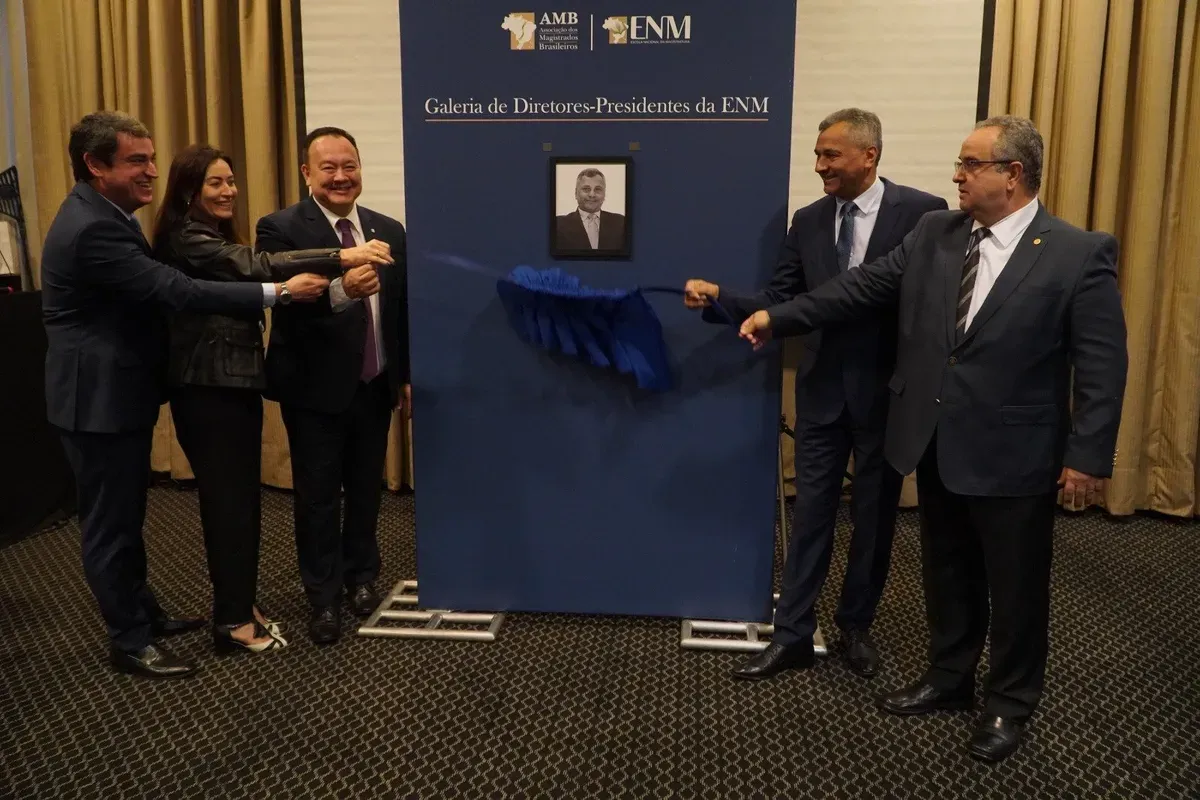 ENM homenageia Desembargador Sérgio Ricardo de Souza